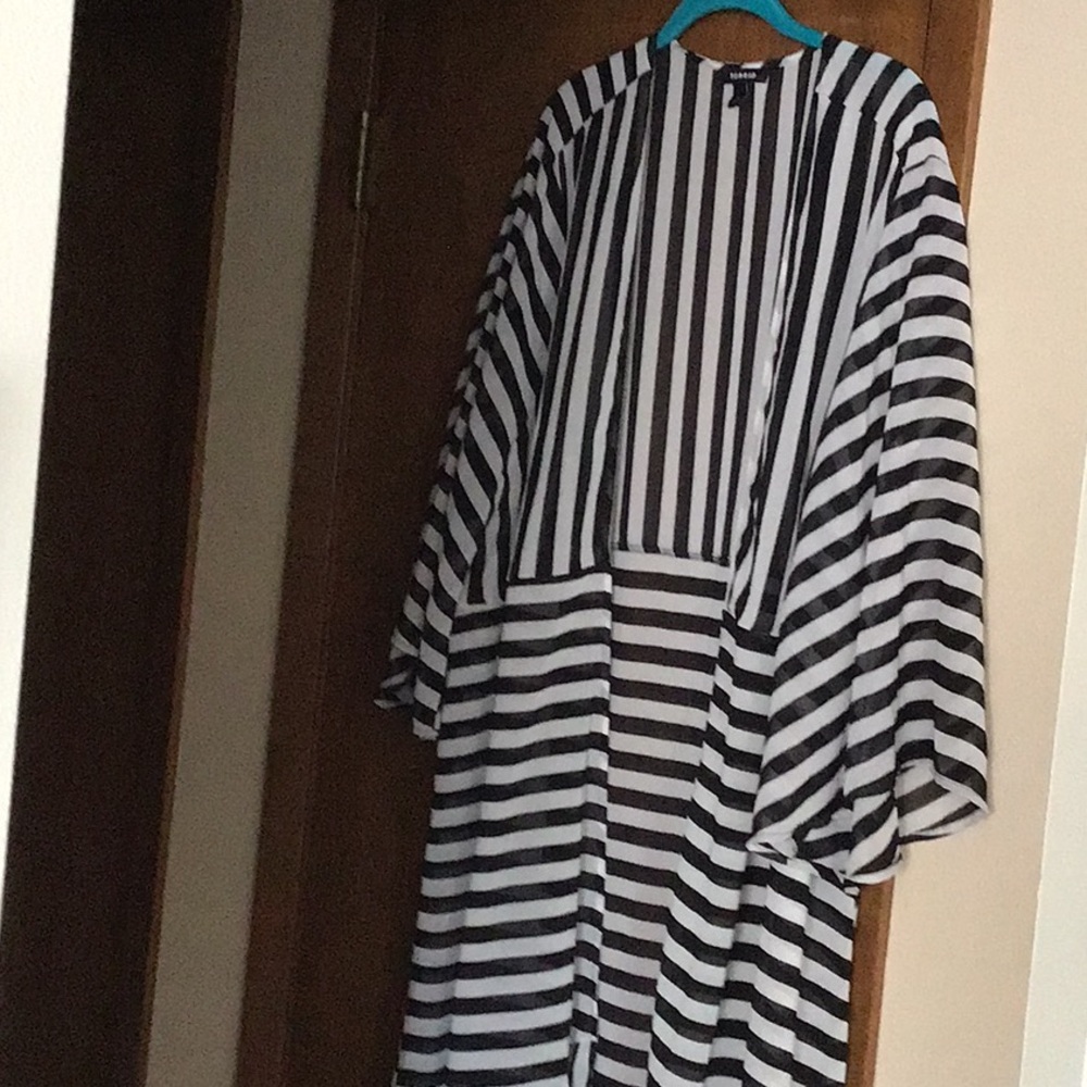 Torrid Wrap size 4 - Picture 5 of 5